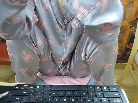 Snapshot of Lamoon_2k chatting on 24, 10, 2025 Lamoon 2k online show from 24, 10, 2025