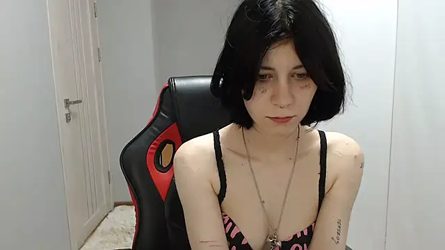 Snapshot of TinaQuiin chatting on 16, 9, 2025 TinaQuiin online show from 16, 9, 2025