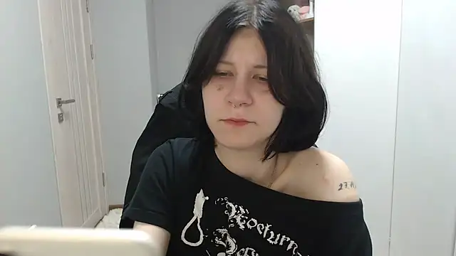 Snapshot of TinaQuiin chatting on 5, 10, 2025 TinaQuiin online show from 5, 10, 2025