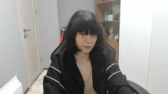 Snapshot of TinaQuiin chatting on 20, 10, 2025 TinaQuiin online show from 20, 10, 2025