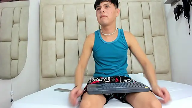 Snapshot of Felipe_Cold chatting on 3, 10, 2025 Felipe Cold online show from 3, 10, 2025