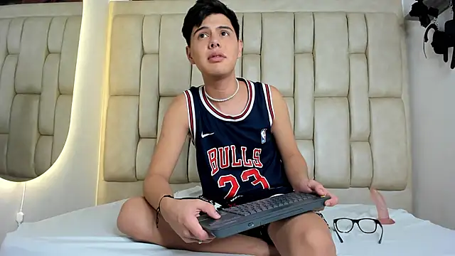 Snapshot of Felipe_Cold chatting on 8, 10, 2025 Felipe Cold online show from 8, 10, 2025