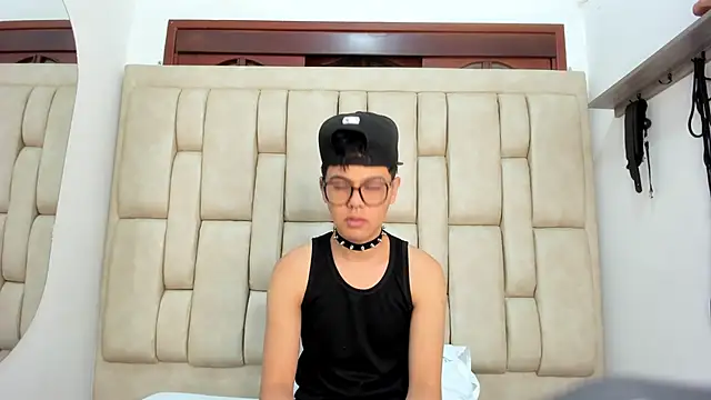 Snapshot of Felipe_Cold chatting on 23, 11, 2025 Felipe Cold online show from 23, 11, 2025