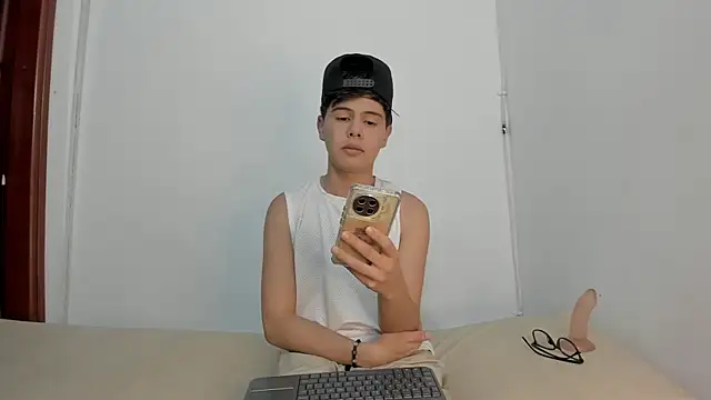 Snapshot of Felipe_Cold chatting on 2, 12, 2025 Felipe Cold online show from 2, 12, 2025