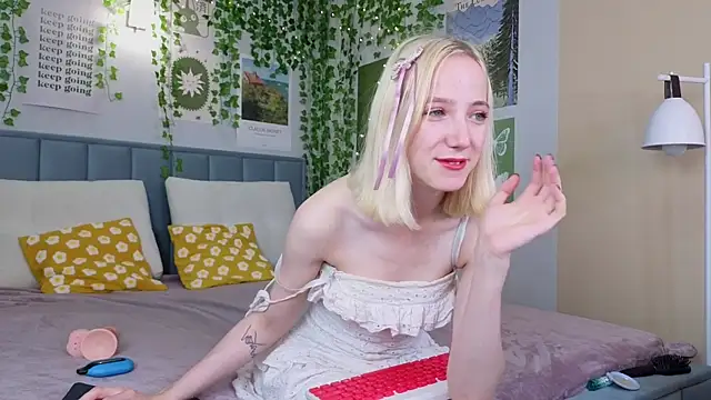 EmmaNovak online show from 6, 10, 2025