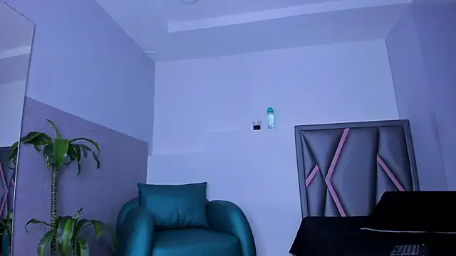 aurora tziu online show from 18, 9, 2025