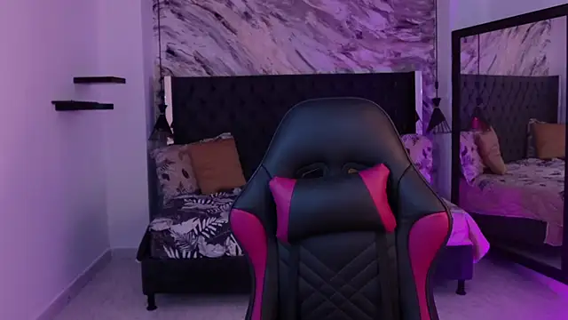 Snapshot of kitty_collins_ chatting on 5, 4, 2026 kitty collins online show from 5, 4, 2026