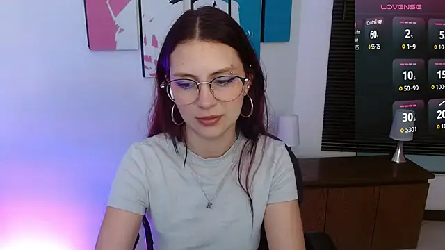 AlanaGarcia19 online show from 18, 9, 2025