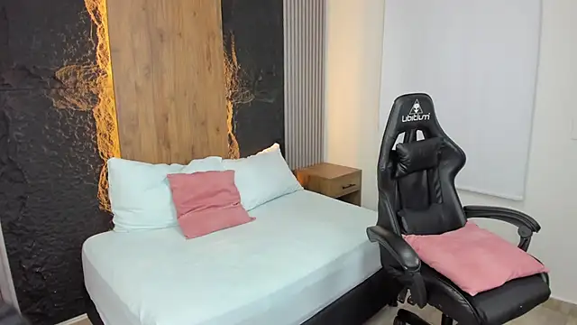 Clara Luu online show from 19, 9, 2025