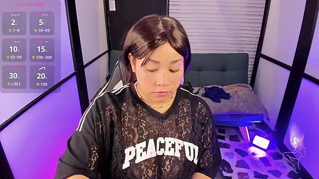 ThaliaBrooks  online show from 10, 10, 2025