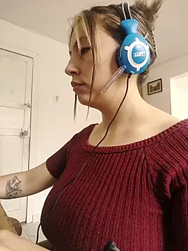 Snapshot of AlanaDesire chatting on 28, 9, 2025 AlanaDesire online show from 28, 9, 2025