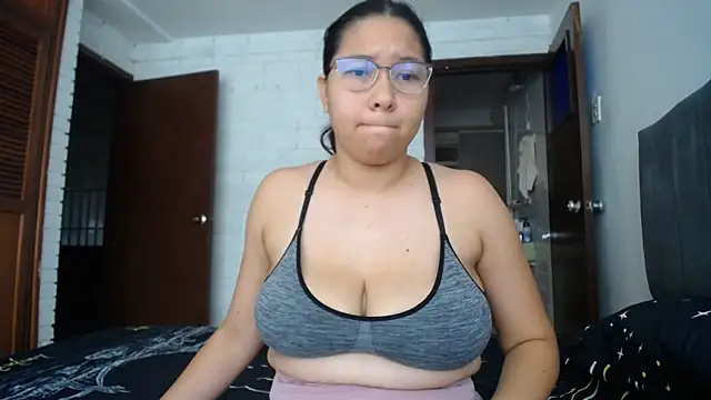 Naia Stant online show from 6, 10, 2025