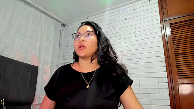 Naia Stant online show from 11, 11, 2025