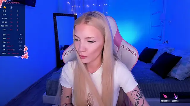 AnyaTaylor  online show from 3, 10, 2025