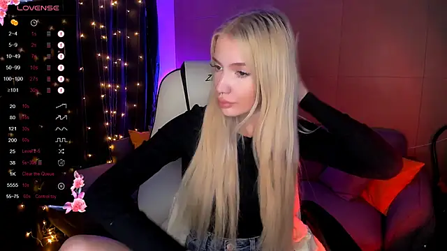 AnyaTaylor  online show from 24, 11, 2025