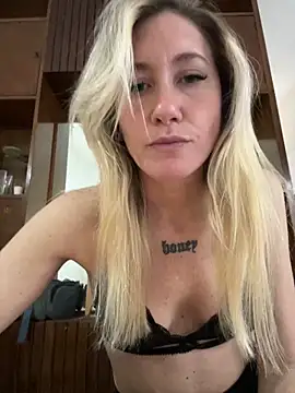 Snapshot of caritadeangellll chatting on 13, 9, 2025 caritadeangellll online show from 13, 9, 2025