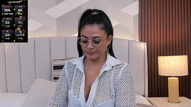 Snapshot of Mommy_Naughty chatting on 13, 5, 2026 Mommy Naughty online show from 13, 5, 2026