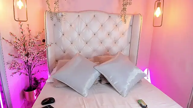 Snapshot of IrinaRubius chatting on 12, 9, 2025 IrinaRubius online show from 12, 9, 2025