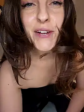 Snapshot of BelleFelicitas chatting on 6, 10, 2025 BelleFelicitas online show from 6, 10, 2025