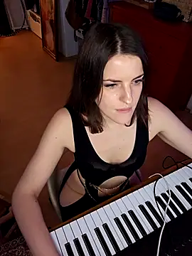 Snapshot of BelleFelicitas chatting on 14, 11, 2025 BelleFelicitas online show from 14, 11, 2025