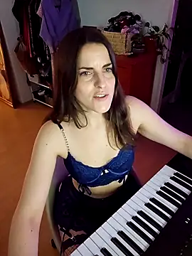 Snapshot of BelleFelicitas chatting on 28, 11, 2025 BelleFelicitas online show from 28, 11, 2025