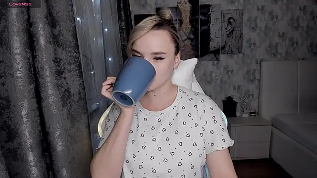 KiraKrox online show from 30, 10, 2025