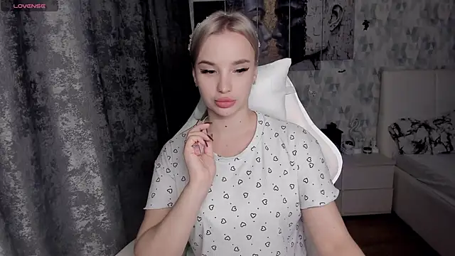 KiraKrox online show from 3, 11, 2025