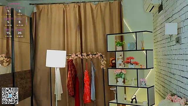 Snapshot of LorinaMaffitt chatting on 24, 10, 2025 LorinaMaffitt online show from 24, 10, 2025