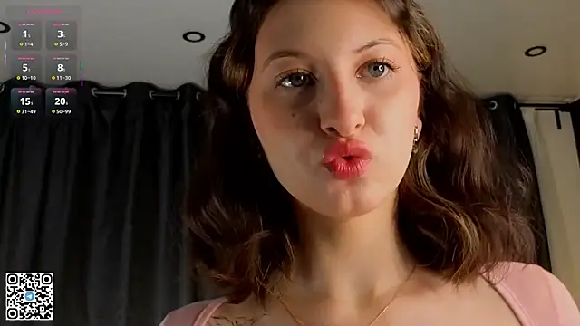 Snapshot of LorinaMaffitt chatting on 5, 11, 2025 LorinaMaffitt online show from 5, 11, 2025