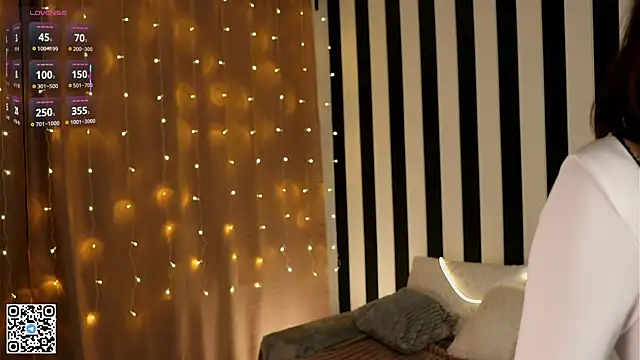 Snapshot of LorinaMaffitt chatting on 20, 11, 2025 LorinaMaffitt online show from 20, 11, 2025