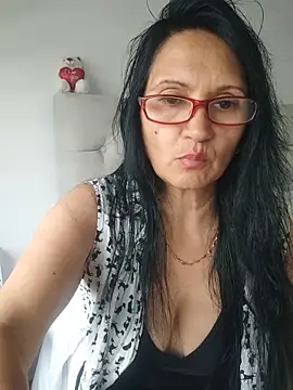 Snapshot of Ternura_Prohibida chatting on 5, 6, 2026 Ternura Prohibida online show from 5, 6, 2026