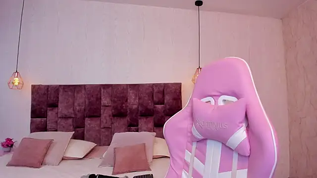 Snapshot of BellaClarck chatting on 17, 9, 2025 BellaClarck online show from 17, 9, 2025