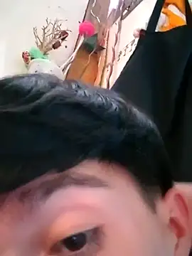 LUISSLEONN0958 online show from 12, 9, 2025