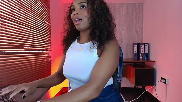 Snapshot of ArianaBeake chatting on 15, 4, 2026 ArianaBeake online show from 15, 4, 2026