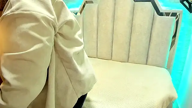  Emily rosee  online show from 27, 9, 2025