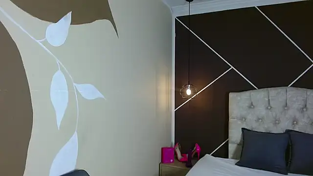 ScarletHott  online show from 19, 9, 2025