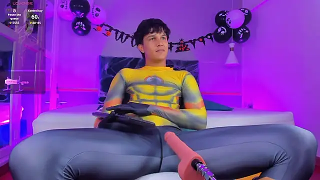Snapshot of Leo_Savage_ chatting on 13, 10, 2025 Leo Savage  online show from 13, 10, 2025