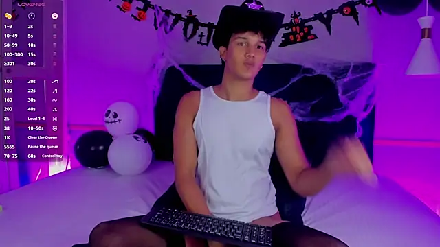 Snapshot of Leo_Savage_ chatting on 18, 10, 2025 Leo Savage  online show from 18, 10, 2025