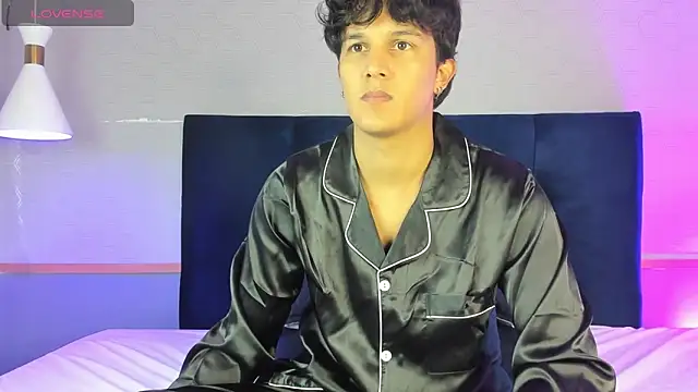 Leo Savage  online show from 11, 11, 2025