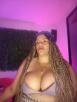 Snapshot of Eva_Luxei chatting on 21, 10, 2025 Eva Luxei online show from 21, 10, 2025