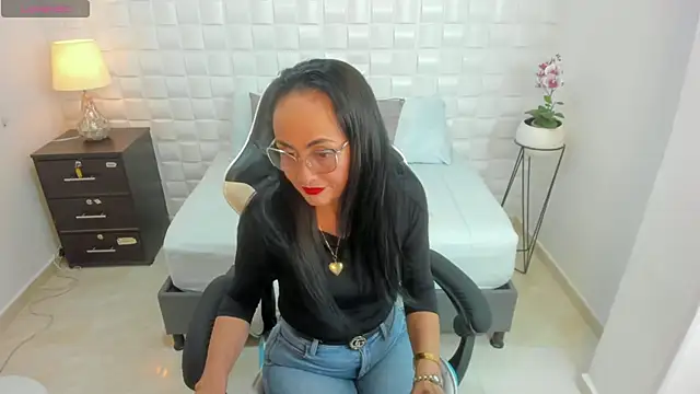 yulitza1025 online show from 26, 11, 2025