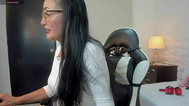 yulitza1025 online show from 15, 12, 2025