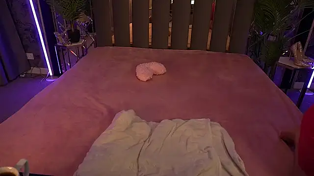 RedDoll  online show from 12, 10, 2025