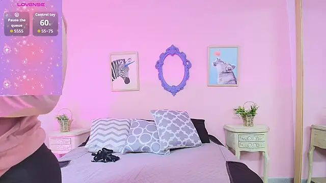 Nahomi Rivera online show from 9, 10, 2025