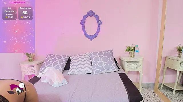 Nahomi Rivera online show from 10, 10, 2025