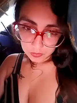 Snapshot of BomBomLuu chatting on 22, 12, 2025 BomBomLuu online show from 22, 12, 2025