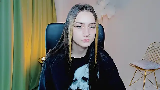 Snapshot of olivianorton chatting on 17, 9, 2025 olivianorton online show from 17, 9, 2025