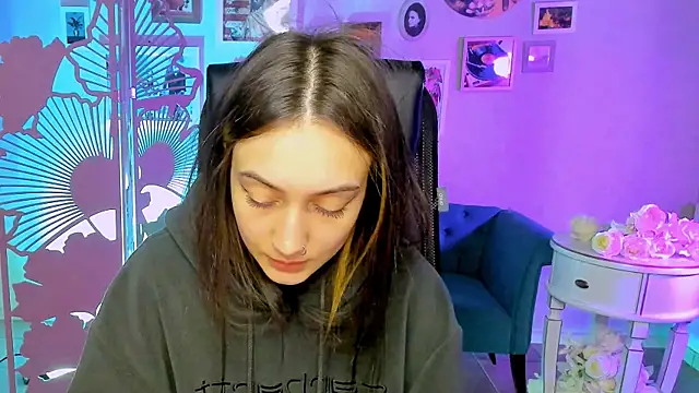 Snapshot of olivianorton chatting on 26, 9, 2025 olivianorton online show from 26, 9, 2025