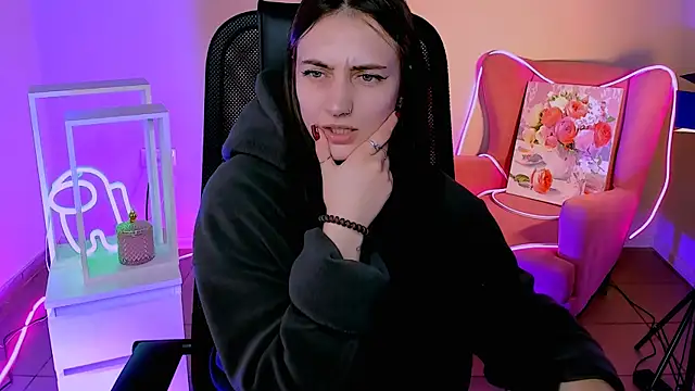 Snapshot of olivianorton chatting on 30, 9, 2025 olivianorton online show from 30, 9, 2025