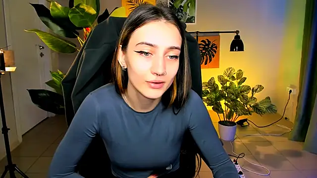 Snapshot of olivianorton chatting on 4, 10, 2025 olivianorton online show from 4, 10, 2025